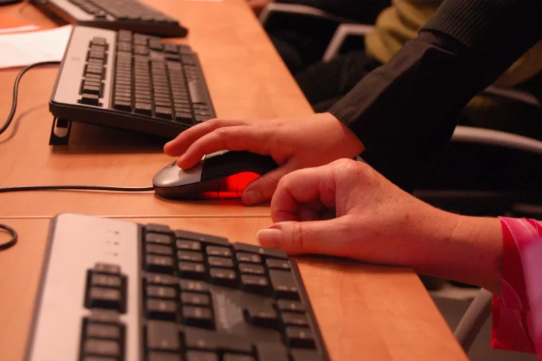 aweb-main-desktop-web